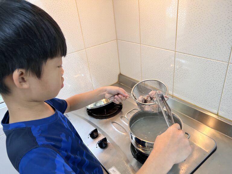 【親子料理】還原四年級國語課本「奶奶的排骨粥」，讓排骨粥真實呈現