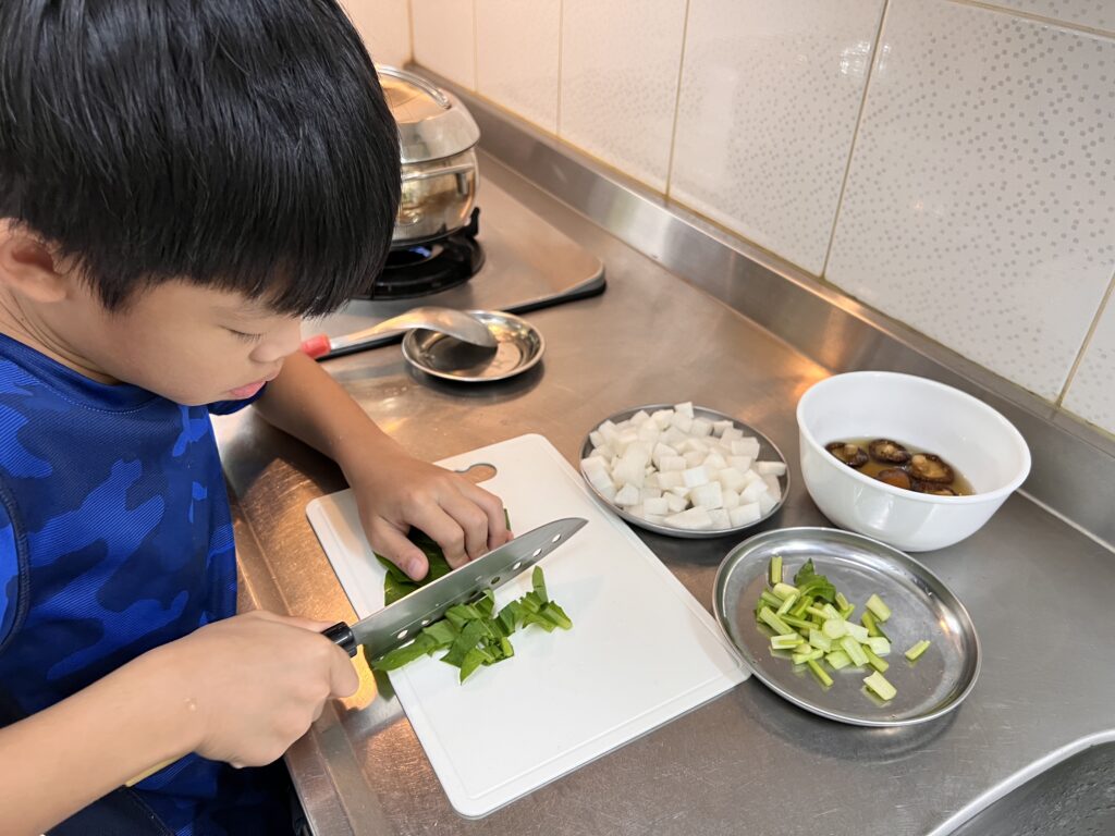 【親子料理】還原四年級國語課本「奶奶的排骨粥」，讓排骨粥真實呈現