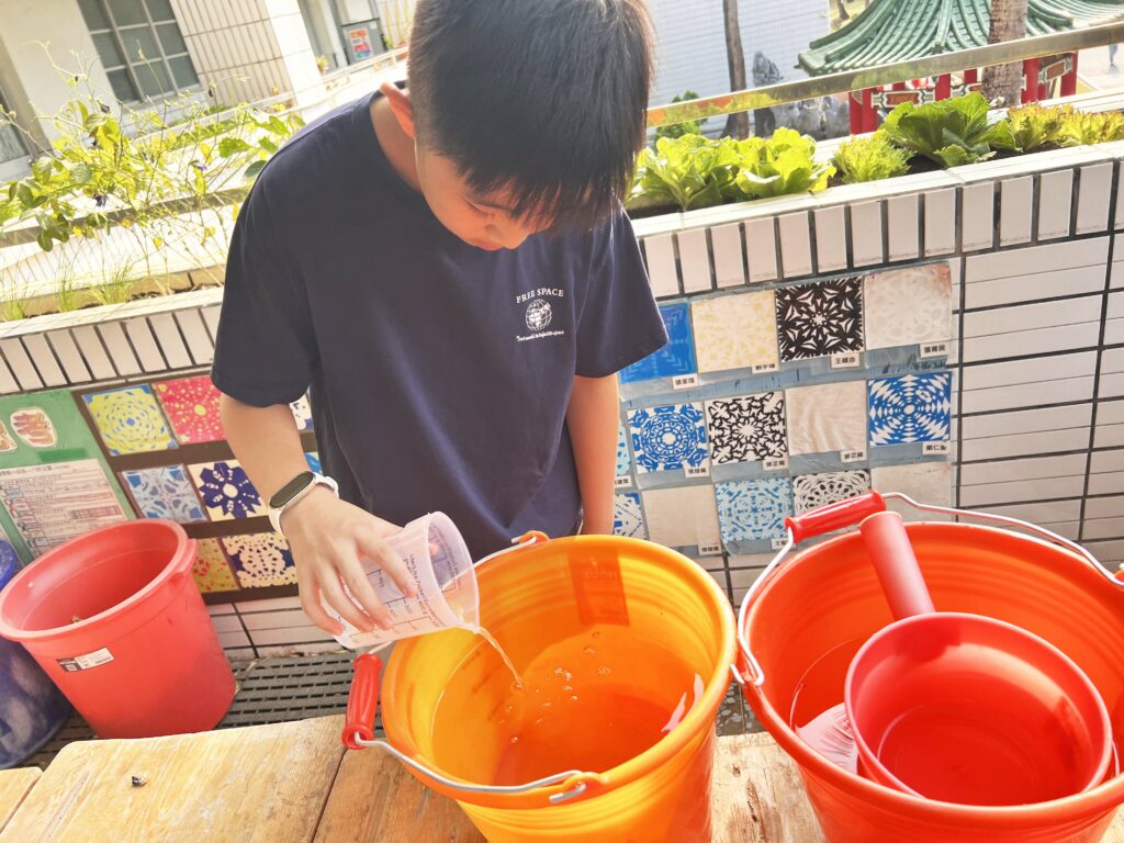 緩慢成長的智慧：過度施肥與父母期待的相似性，耐心等待才有豐收