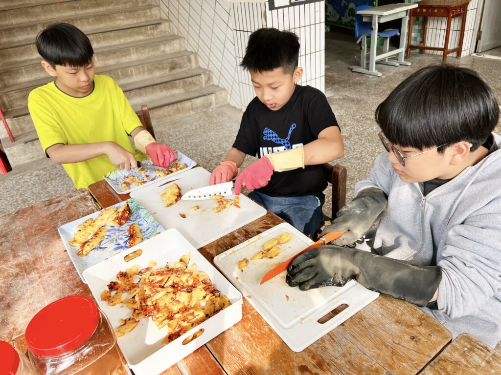 如何製作鳳梨皮發酵液態肥料