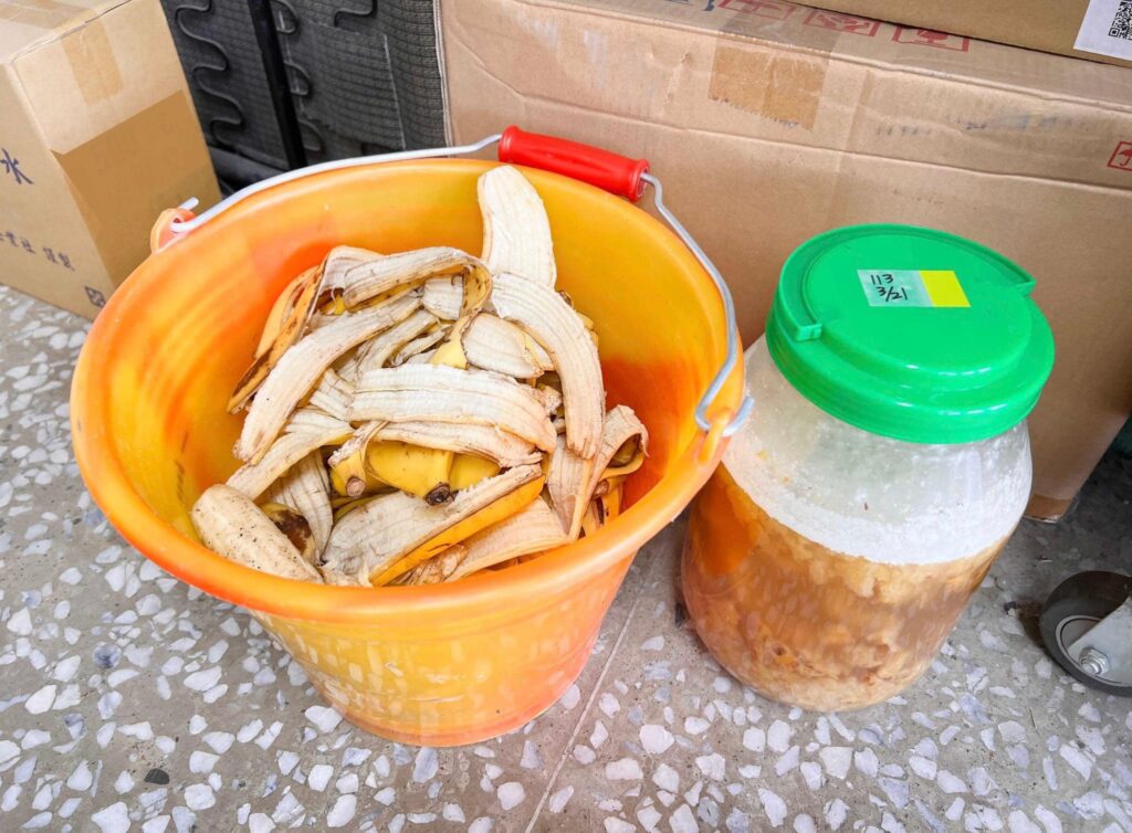 香蕉皮不要丟！透過班級合作，探索堆肥桶中的發酵過程，從廢物到珍貴肥料，食農教育與環保意識大結合