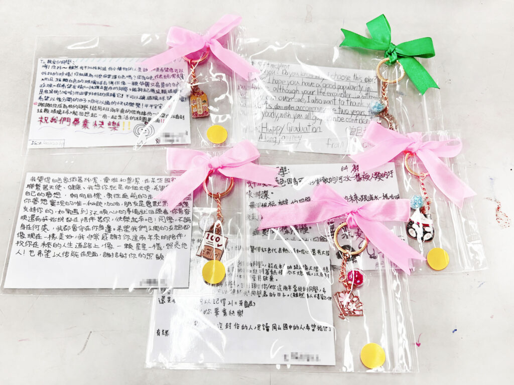 專屬畢業禮物2─打開國小的回憶錦囊，用心製作深情永存，寫出心底的感動與祝福