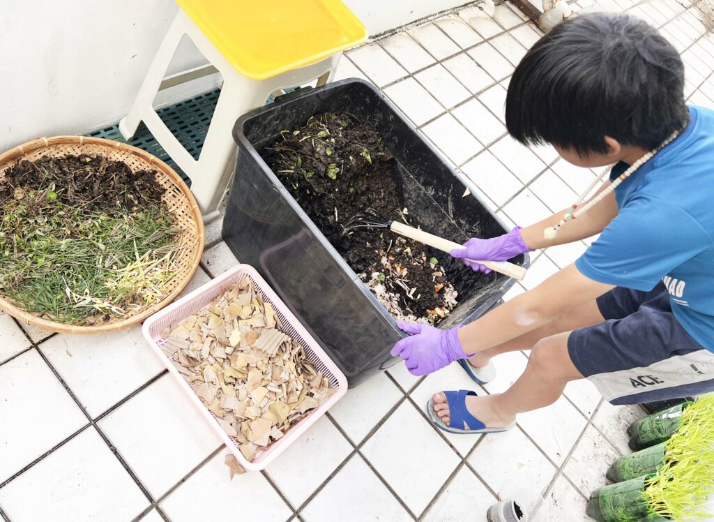 DIY有機堆肥3，從廢土到沃土：利用舊土製造高效有機堆肥(瓦楞紙)