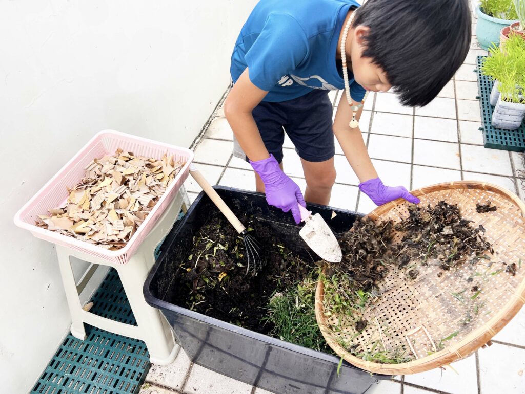 DIY有機堆肥3，從廢土到沃土：利用舊土製造高效有機堆肥(瓦楞紙)